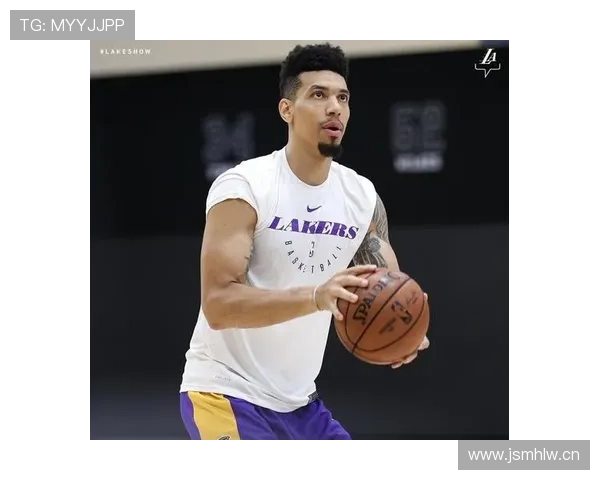 丹尼·格林三分掩护多样化战术，提升湖人关键时刻防守转换效率